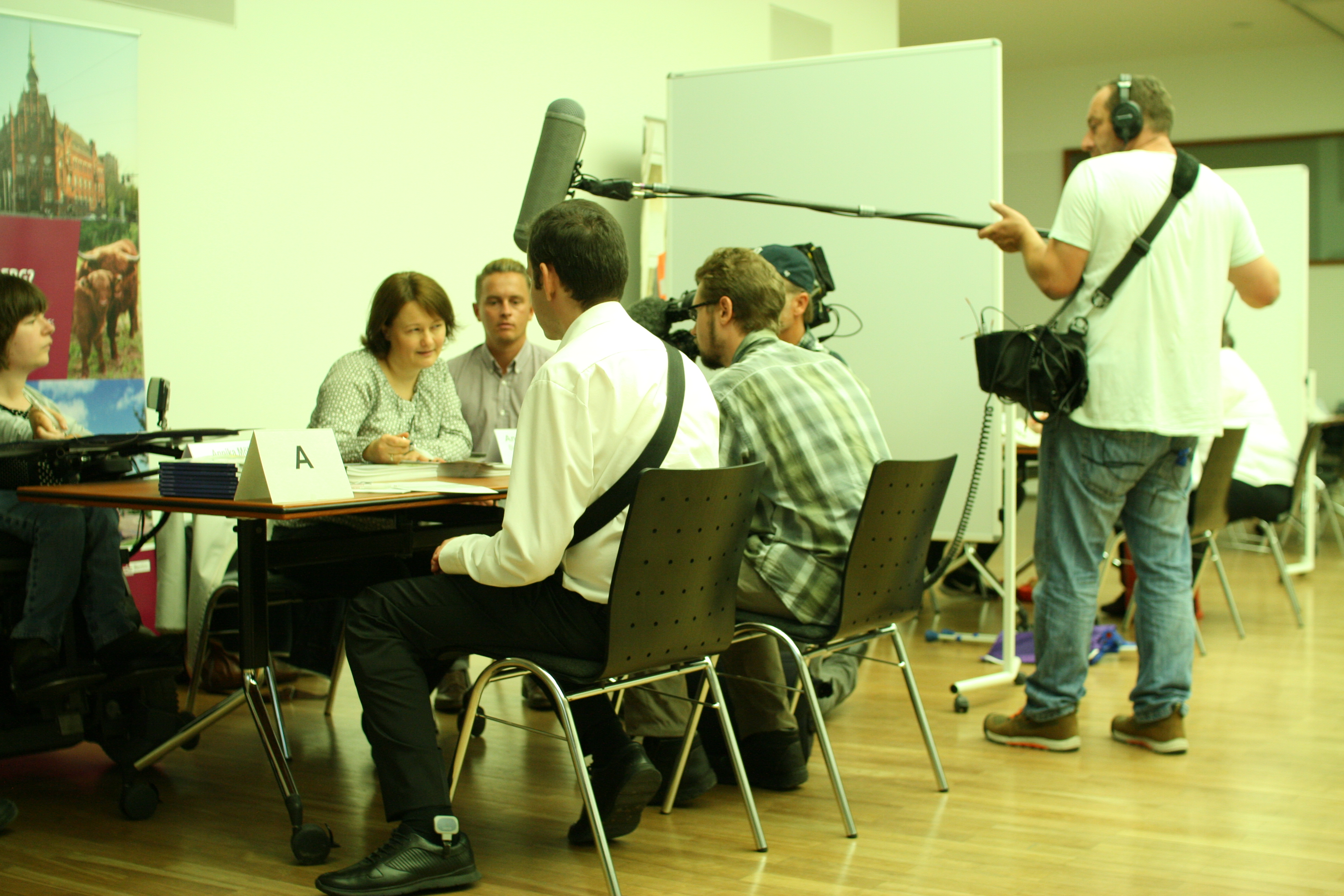 Kamerateam filmt Gespräch beim Job-Speed-Dating (c) ISL e.V.